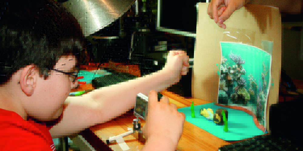 Crédito_ Ralph Friedericks.png Menino em oficina de stop motion