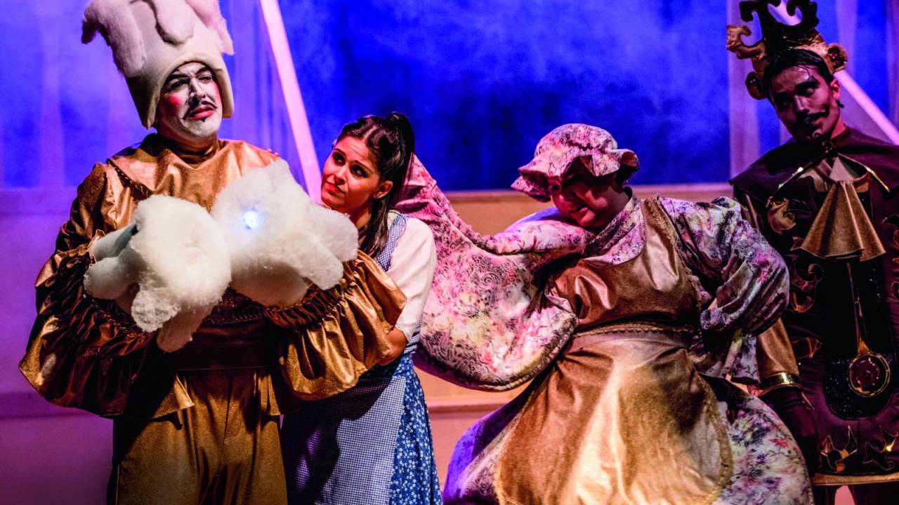 A Bela e a Fera: uma das performances do show "Fantasyland"