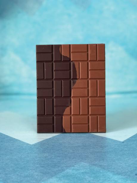 Two rivers: dois chocolates 70% cacau, um de cacau baiano e outro de frutos paraenses Two rivers: dois chocolates 70% cacau, um de cacau baiano e outro de frutos paraenses