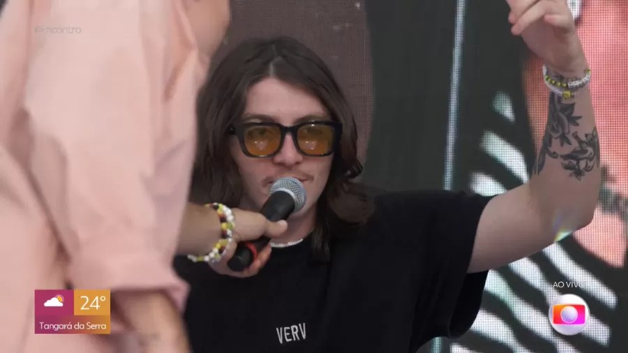 Músico pede ‘volta TV Globinho’ no Encontro e causa climão ao vivo