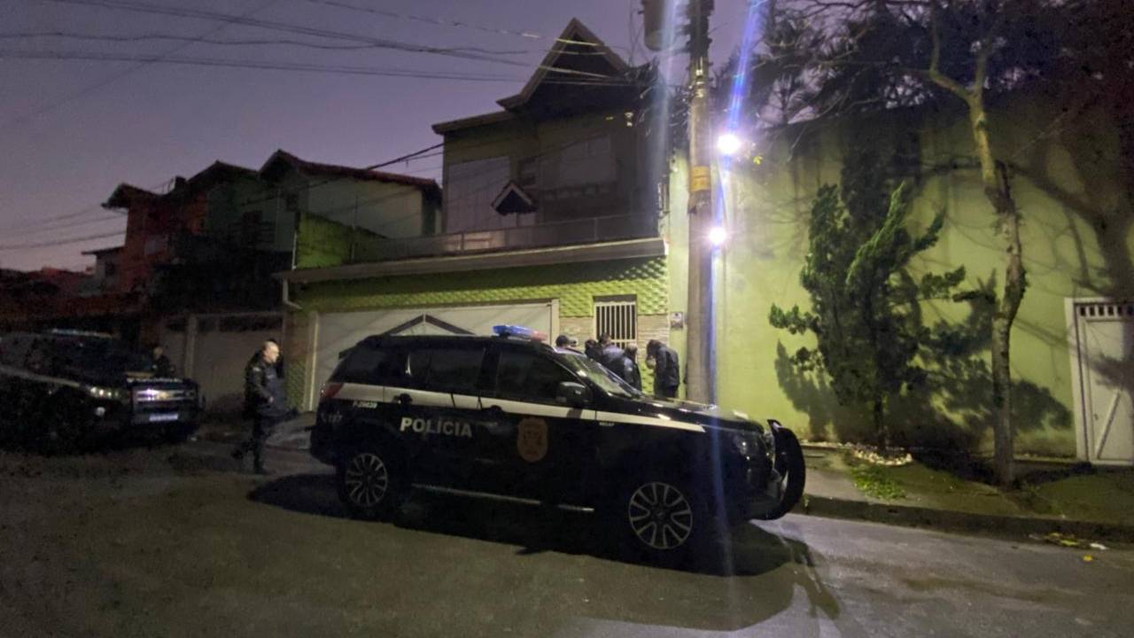 Polícia Civil cumpre mandados de busca e apreensão contra diretores do SindMotoristas.