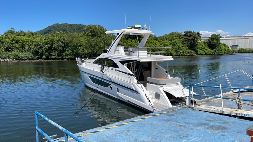 Polícia apreende 40 imóveis, helicóptero e lanchas do PCC em SP