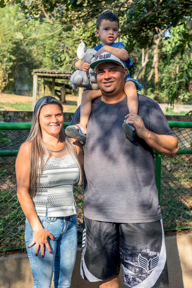 São Paulo, SP 09/09/2022 Zoológico de São Paulo – Foto: Leo Martins Casal com seu filho pequeno no zoológico de SP