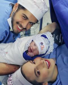 Zé Felipe, Maria Flor e Virginia Fonseca em hospital.