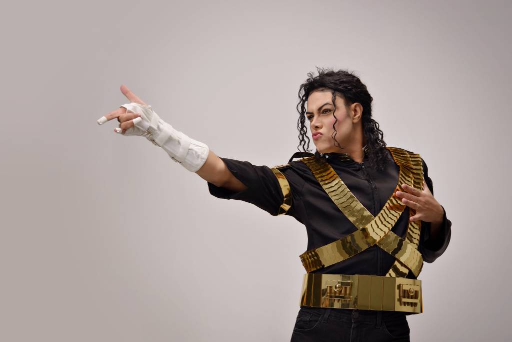 Intérprete de Michael Jackson investe em megashows e faz turnê mundial