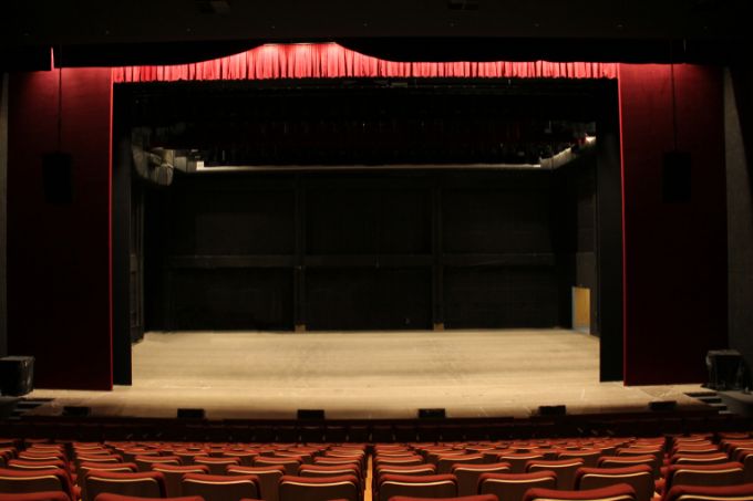 Soraia Meneses Teatro: oitenta músicos no fosso deorquestra e 953 pessoas na plateia