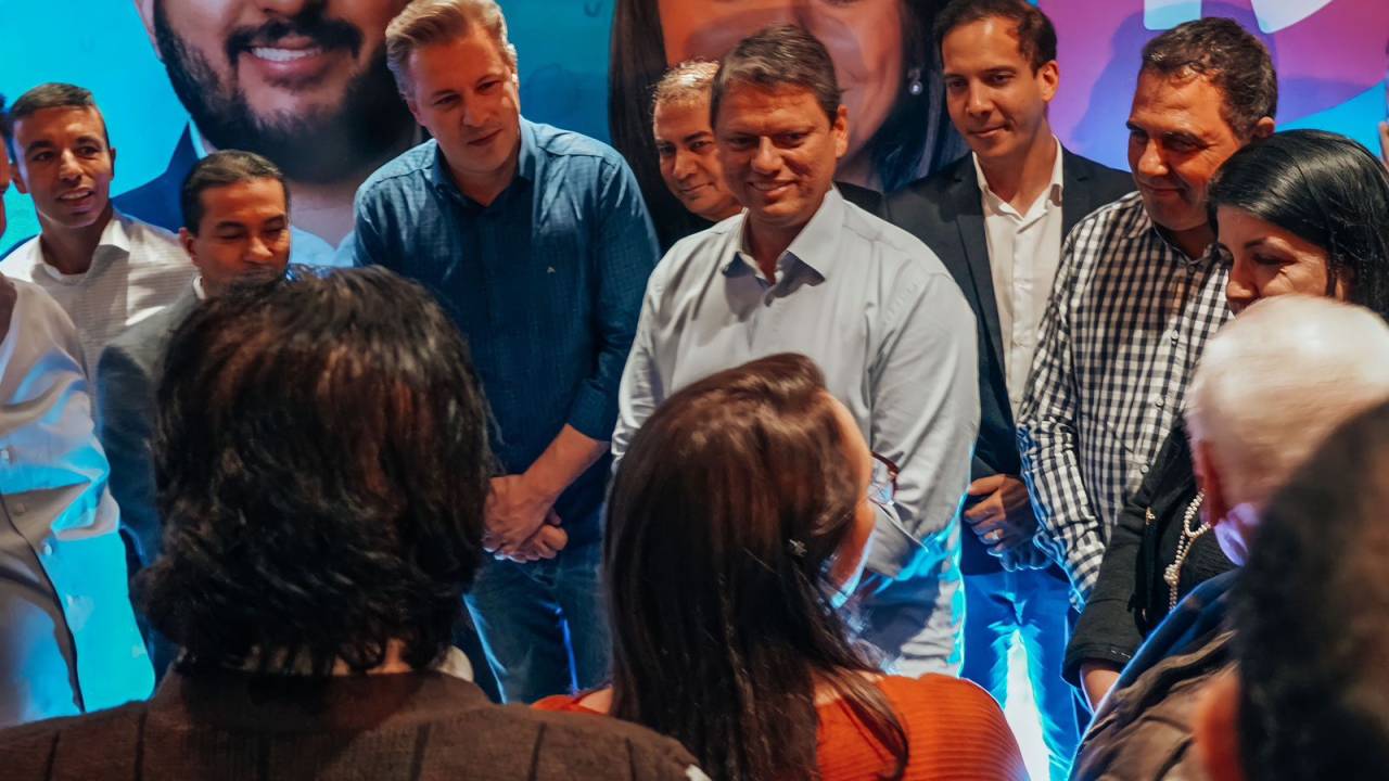 Tarcísio de Freitas (Republicanos) recebe apoio do Podemos