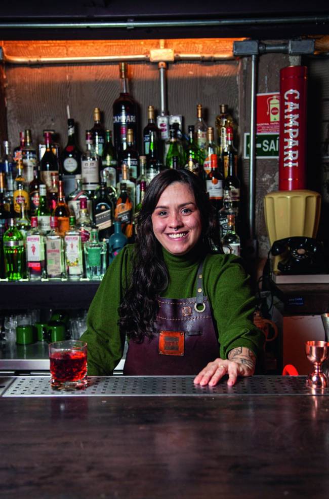 bartender Alice Guedes_4.jpg retrato da bartender
