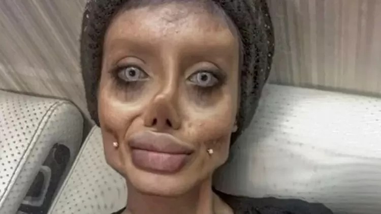 Fatemeh Khishvand, a 'Angelina Jolie Zumbi'