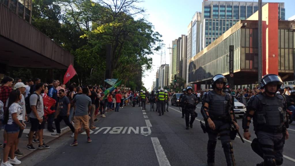 Eleitores de Lula se reúnem na Avenida Paulista