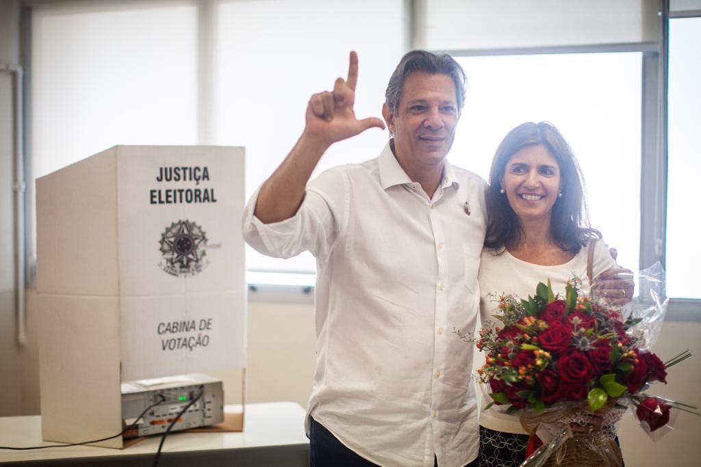Haddad vota em Moema: “otimista, diferença caiu à metade”