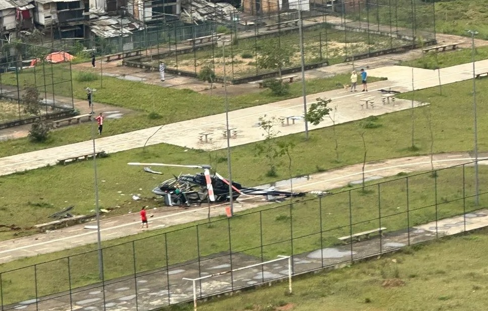 Helicóptero cai na Zona Sul e deixa dois feridos