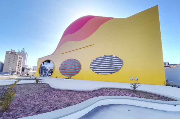 Praça das Artes: fachada mostra o térreo; são cinco níveis diferentes