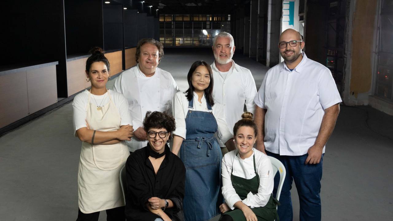 Em pé, Renata Vanzetto, Erick Jacquin, Telma Shiraishi, Alex Atala e Julio Raw; à frente, Chula e Giovanna Grossi: convidados estrelados