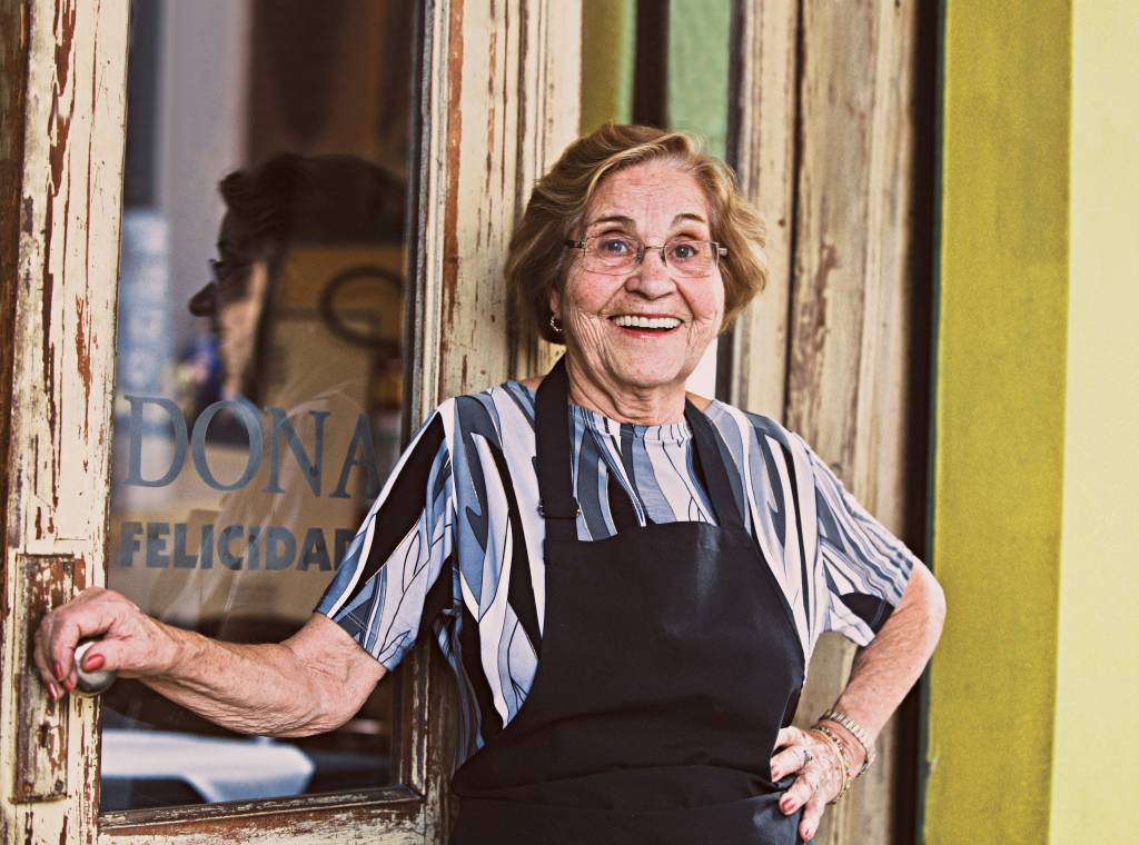 Felicidade Bastos, dona do bar e restaurante Dona Felicidade. Felicidade Bastos, dona do bar e restaurante Dona Felicidade.