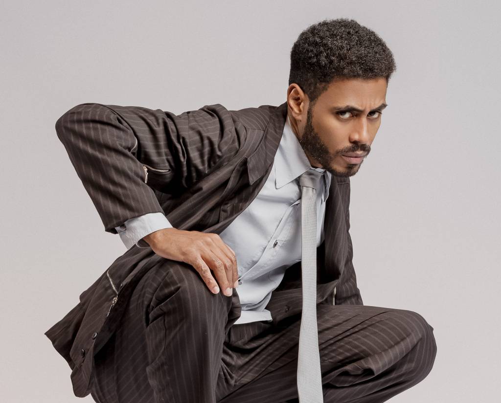 Ícaro Silva estrela espetáculo distópico em São Paulo