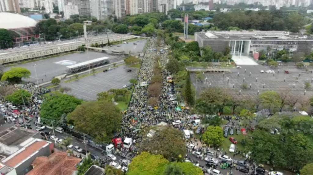 Ato a favor de Bolsonaro bloqueia vias ao redor do Parque Ibirapuera