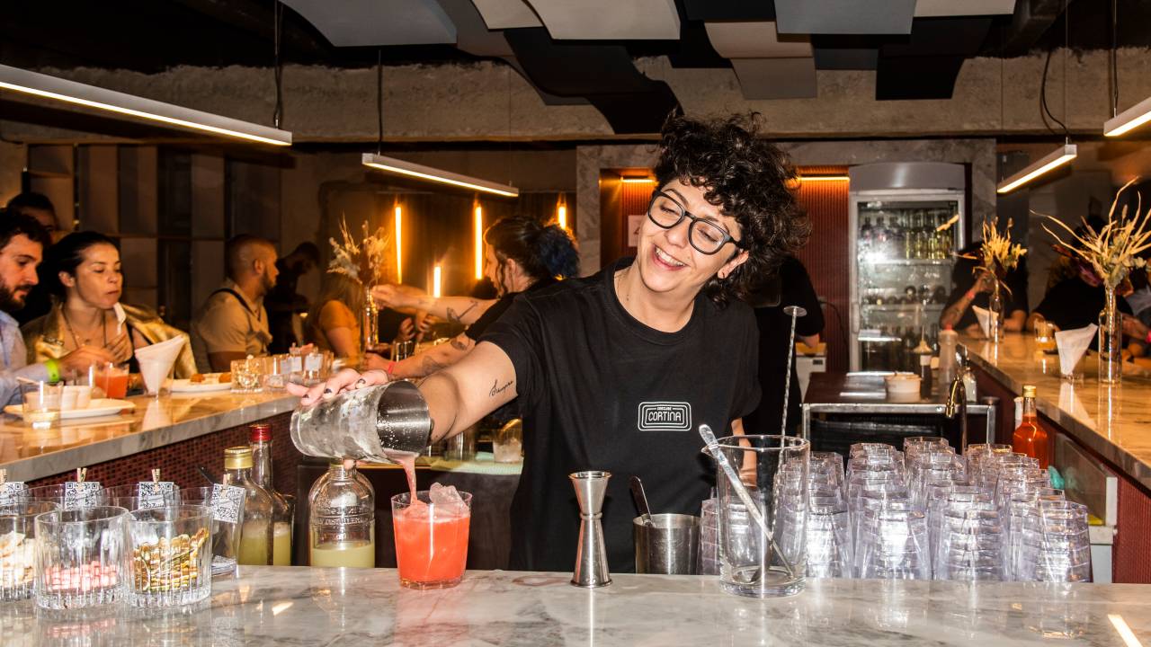 Chula, bartender do Cine Cortina, na Feira dos Campeões Comer e Beber