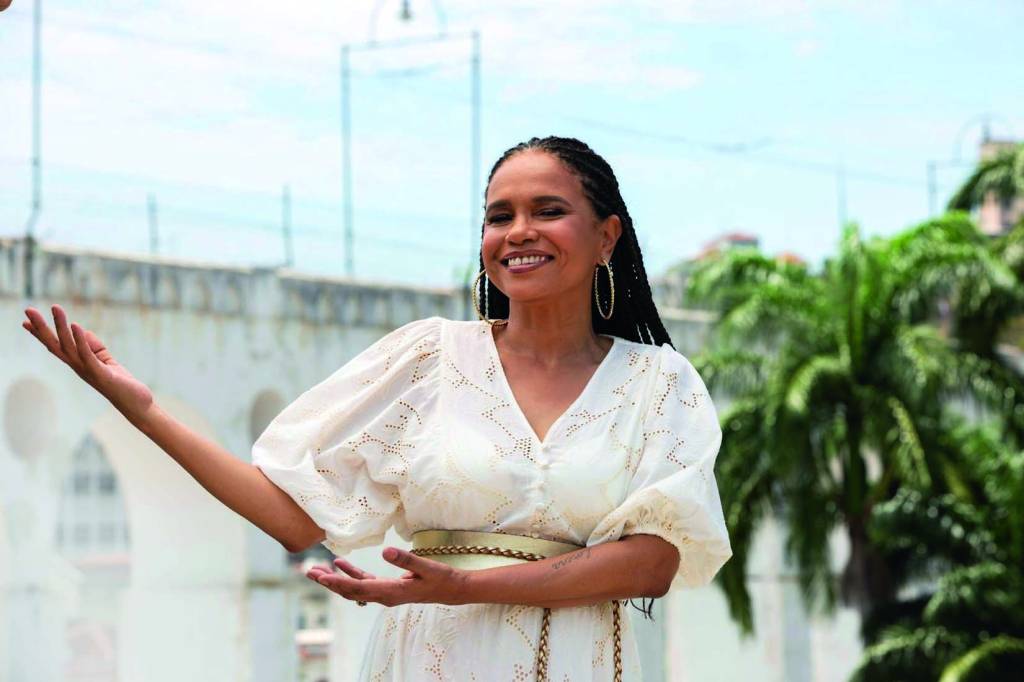 Teresa Cristina homenageia Paulinho da Viola na Casa Natura Musical