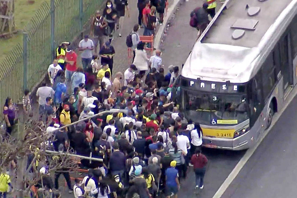 Manhã de caos nas estações da linha 12-Safira da CPTM