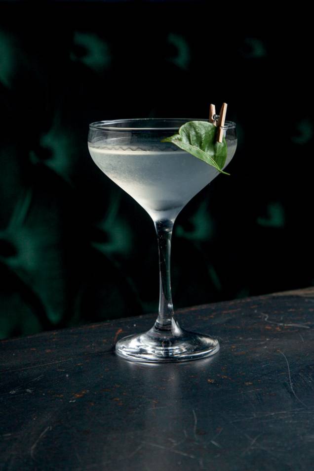 Cambuci Martini: gim, cordial da fruta, vermute seco e bitter de laranja Cambuci Martini: gim, cordial da fruta, vermute seco e bitter de laranja