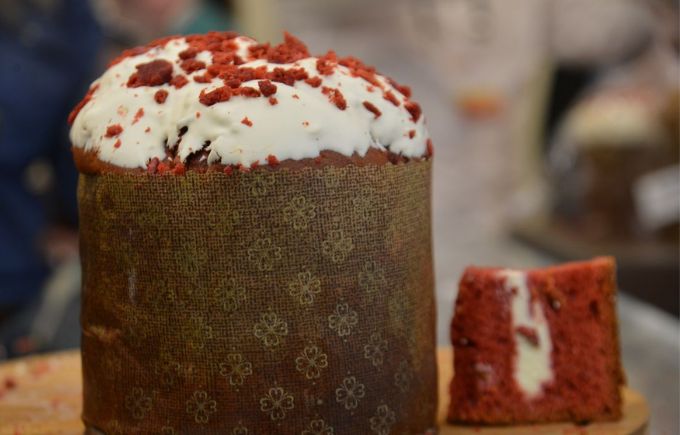 Foram comparados os preços de 67 itens de diferentes marcas, dentre eles azeites, bombons, carnes, conservas, farofas prontas, frutas em calda, lentilhas e panetones