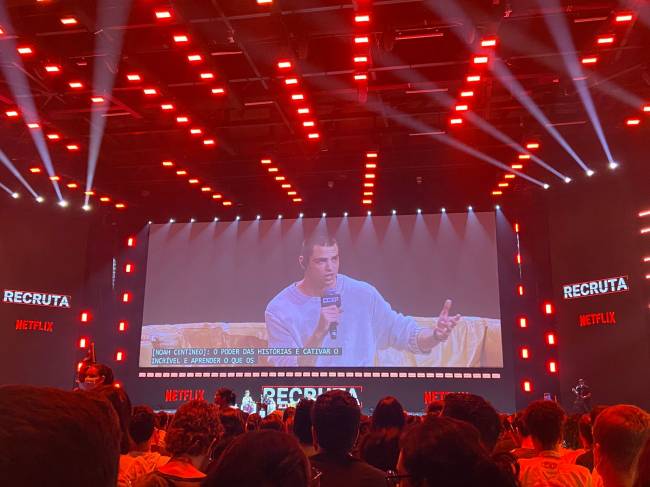 Noah Centineo no painel da Netflix sobre Recruta Noah Centineo no painel da Netflix sobre Recruta