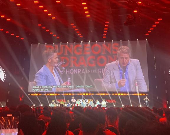 Hugh Grant e Chris Pine na CCXP22: estrelas de Hollywood