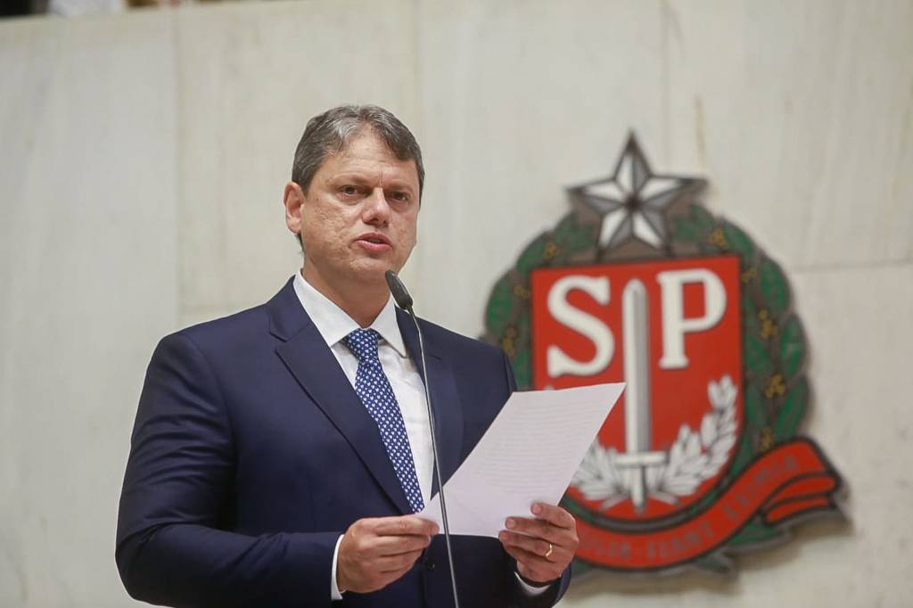 Tarcísio toma posse como governador de São Paulo