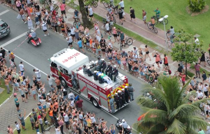 Mais de 230 000 pessoas dão último adeus a Pelé; veja fotos