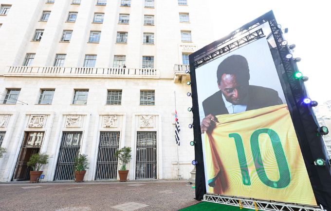 Painel em led instalado na frente da sede da Prefeitura de São Paulo, no centro