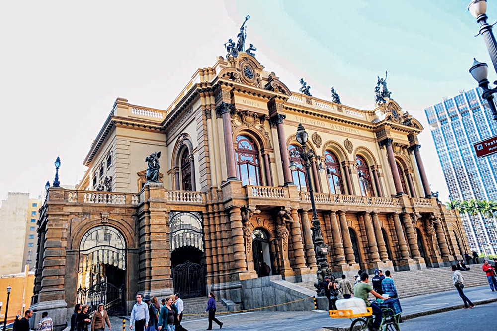 Teatro Municipal de São Paulo. Imagem mostra fachada do Teatro Municipal de São Paulo