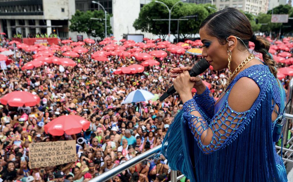 Anitta anuncia retorno aos palcos nacionais ainda neste ano