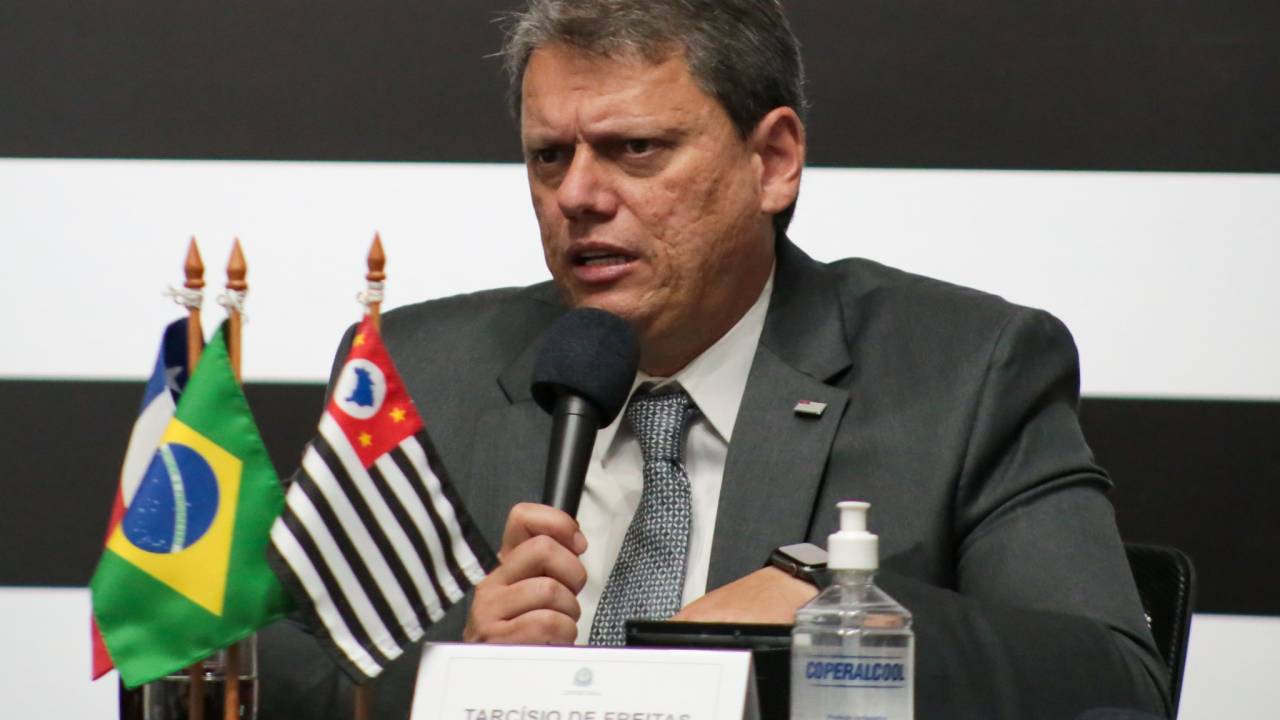Tarcísio de Freitas.