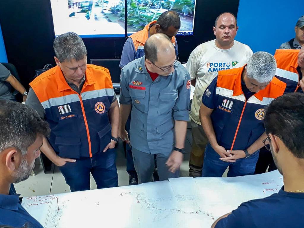 Forças Armadas vão auxiliar em resgates no Litoral Norte, diz Tarcísio