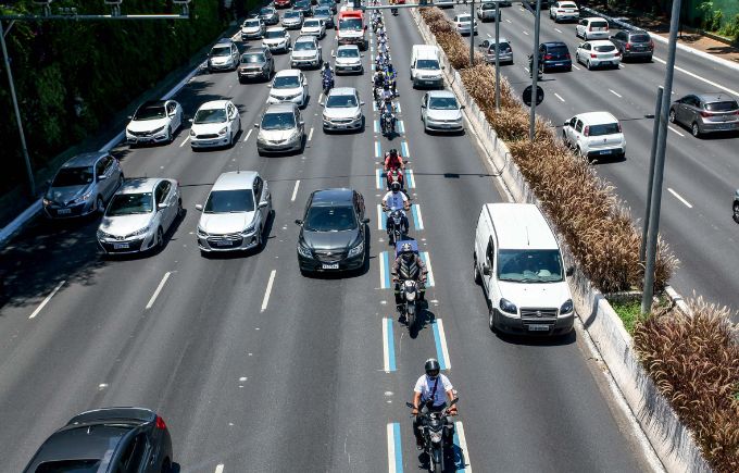 Faixa exclusiva para motos na 23 de Maio