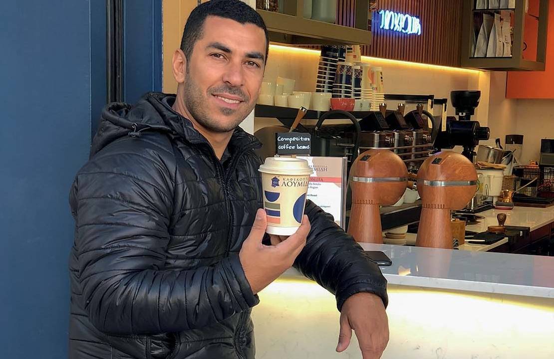 Deiverson Migliatti, do Sterna Café, em cafeteria grega
