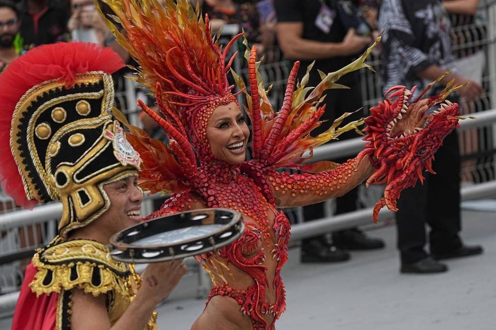 Sabrina Sato durante desfile da Gaviões da Fiel no Carnaval 2023. Sabrina Sato durante desfile da Gaviões da Fiel no Carnaval 2023.