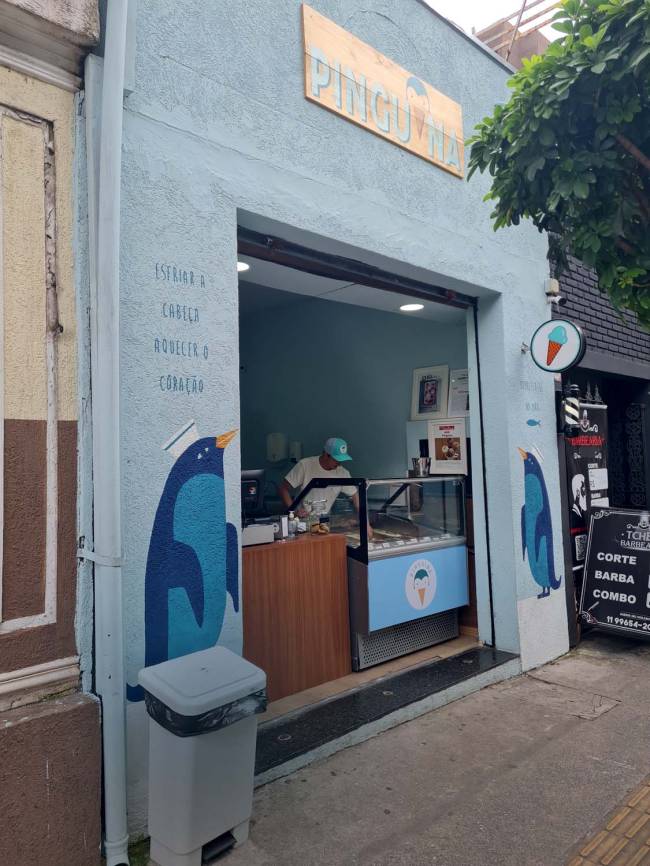 Fachada de sorveteria azul