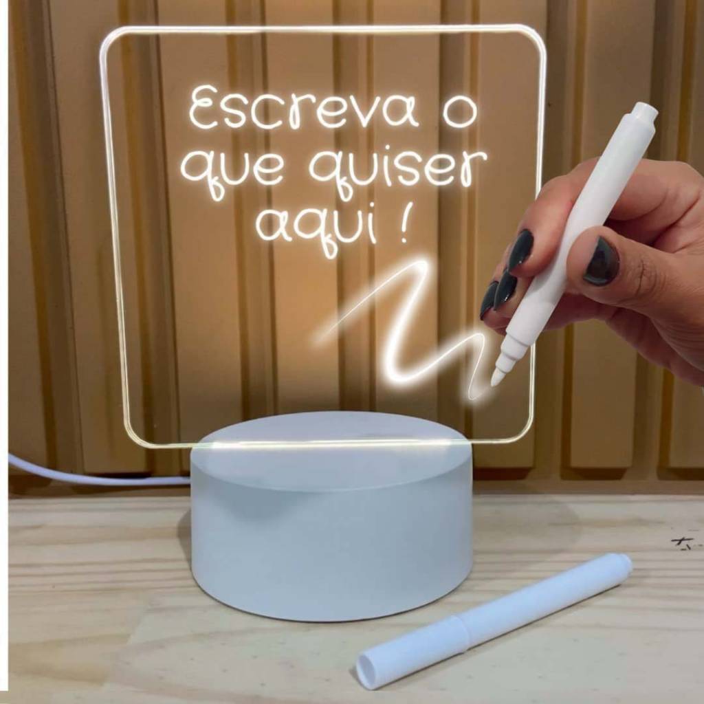 Luminária branca com base cilíndrica e lousa de acrílico para escrever