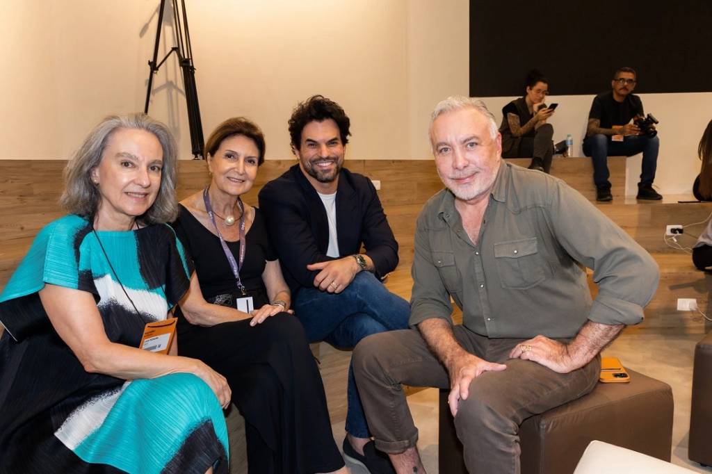 DEXCO-RevestirSocial-SigBergamin-LiviaPedreira-CristinaFerras-MuriloLomas-RafaelRenzo-b Livia Pedreira, Cristina Ferraz, Murilo Lomas e Sig Bergamin.