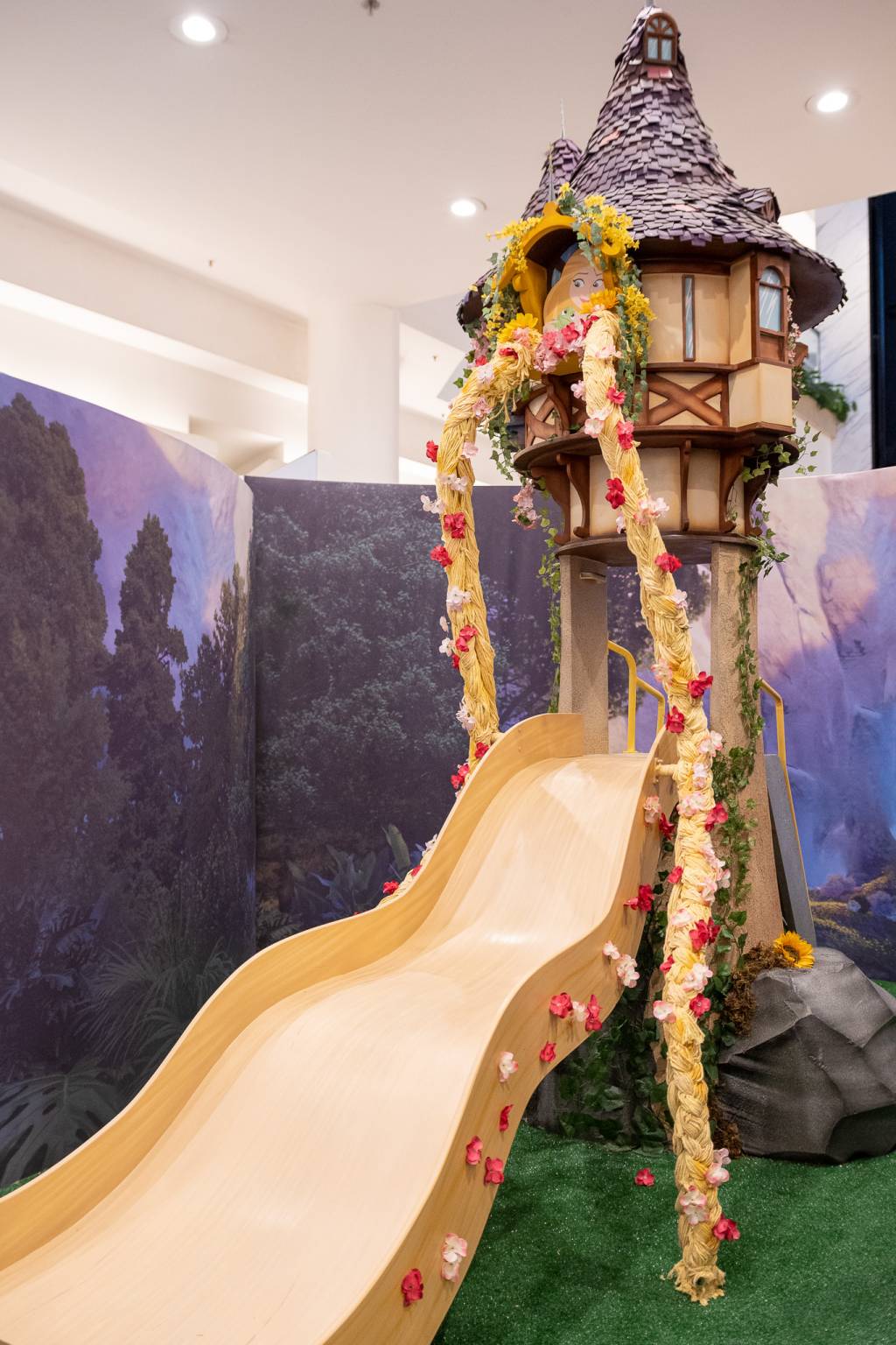 disney 100 plaza sul shopping enrolados escorregador disney 100