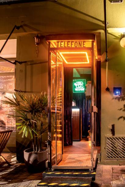 Telefone Speakeasy: clima de festa intimista através de cabine telefônica Telefone Speakeasy: clima de festa intimista através de cabine telefônica