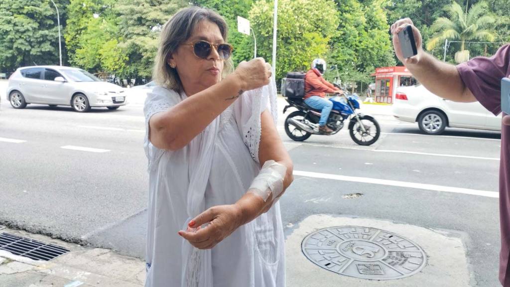 Rita, professora ferida por aluno durante ataque em escola na Vila Sônia, Zona Oeste de São Paulo. A professora Rita foi uma das feridas por aluno durante ataque em escola na Vila Sônia, Zona Oeste de São Paulo.