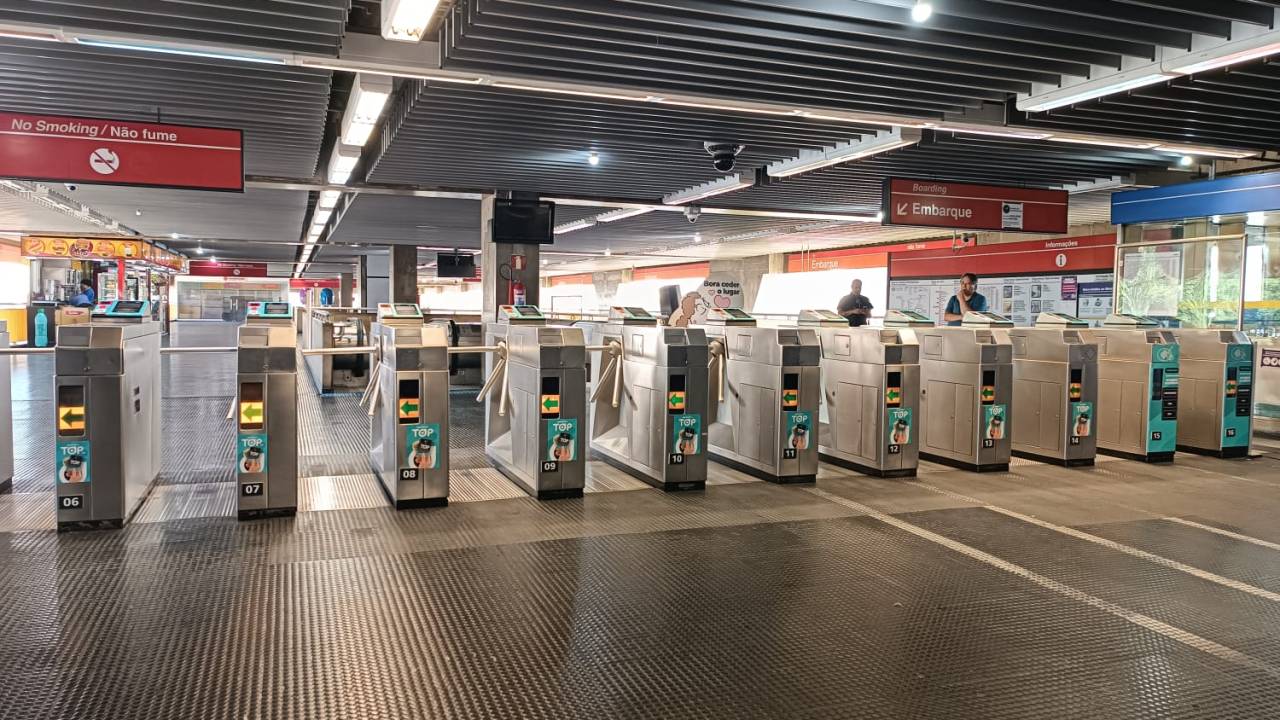 Estação de Metrô fechada