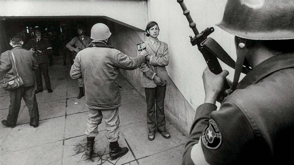 Exposição mostra o golpe militar no Chile pelas lentes de Evandro Teixeira