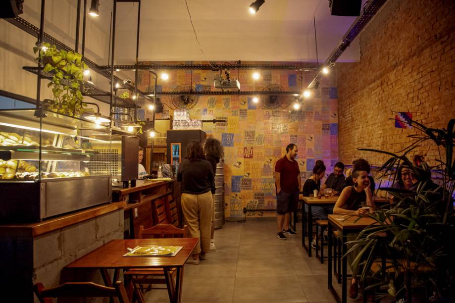 O salão: embalado por canções em espanhol O salão: embalado por canções em espanhol