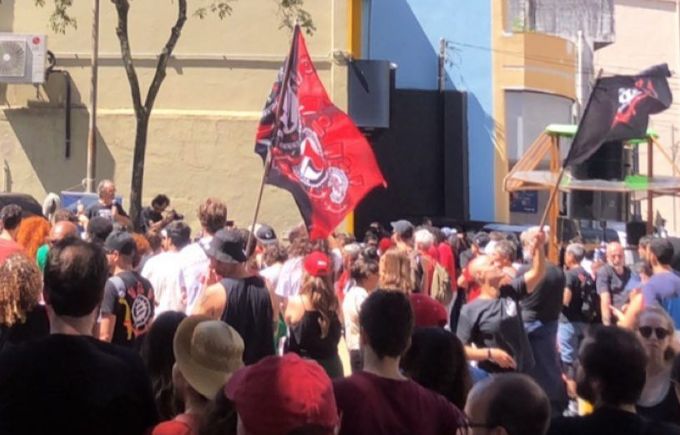 Cordão da Mentira desfila pedindo punição para crimes policiais