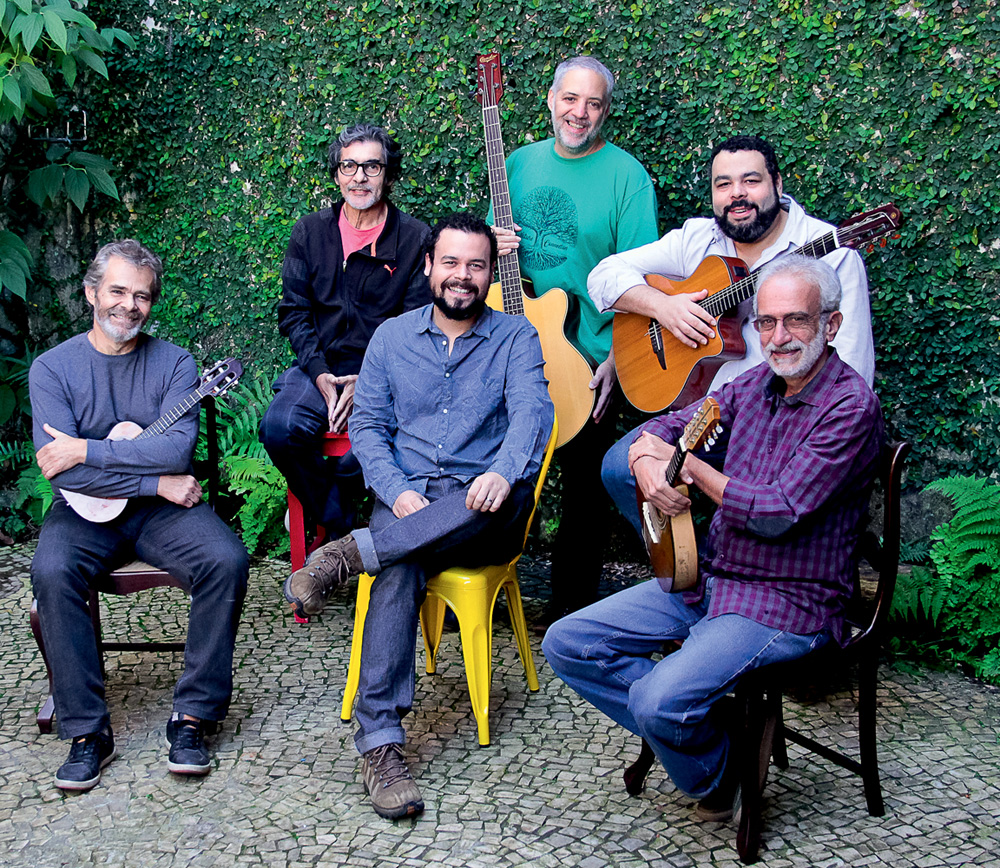 Imagem mostra grupo de choro Galo Preto