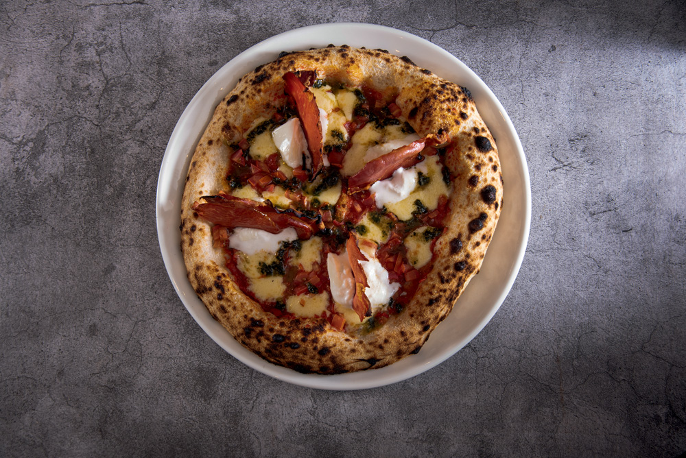 Foglia Forneria Artesanal Italiana 036.jpg pizza em prato